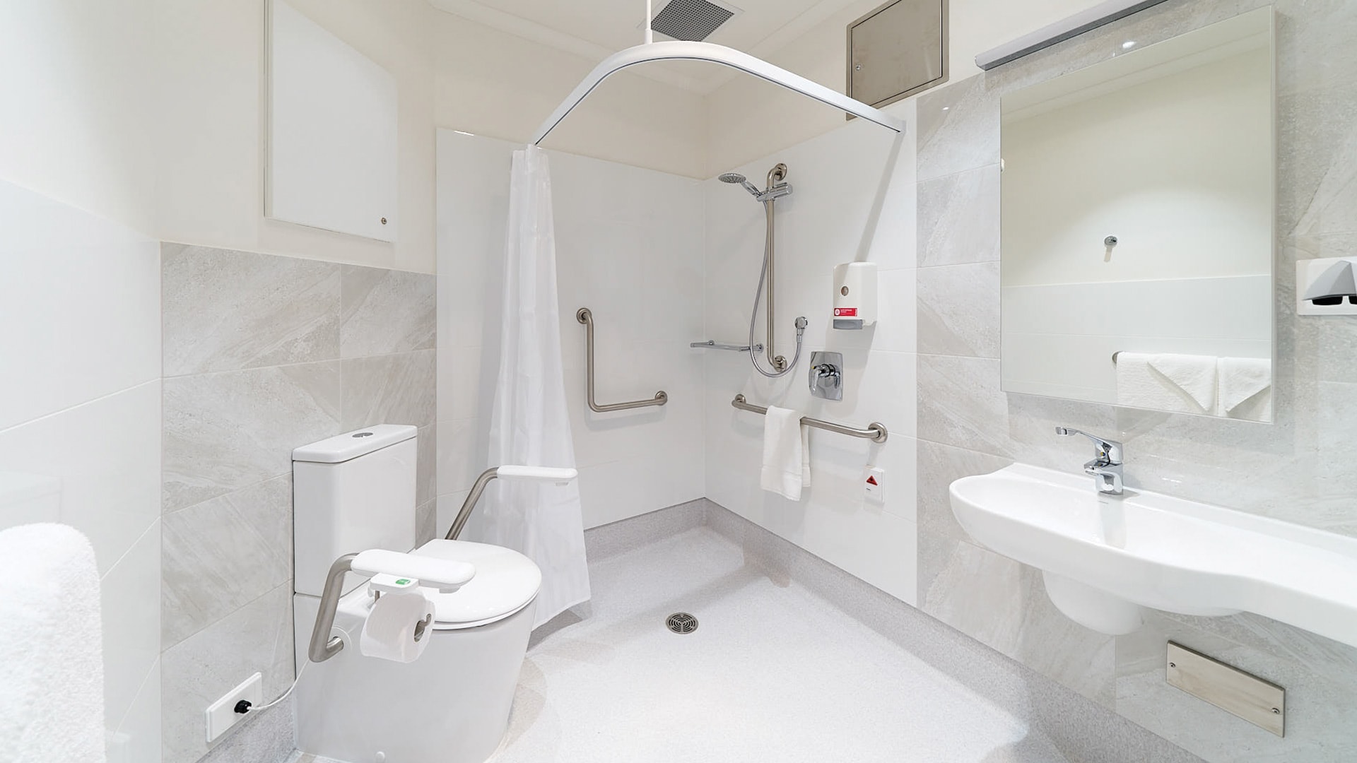 west-lakes-aged-care-bathroom-01